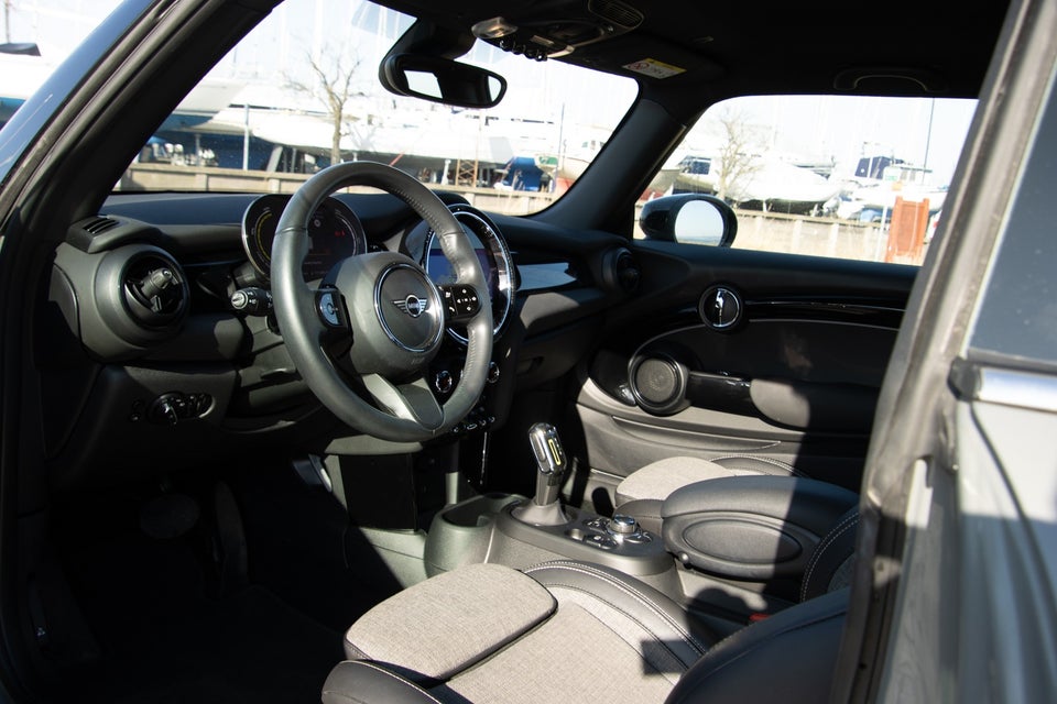 MINI Cooper SE Essential 3d