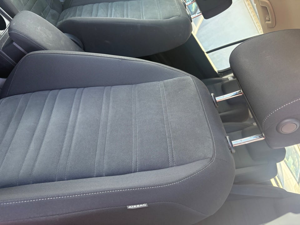 VW Touran 1,6 TDi 115 Comfortline 7prs 5d