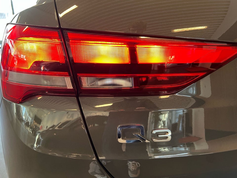 Audi Q3 35 TFSi Advanced Prestige S-tr. 5d