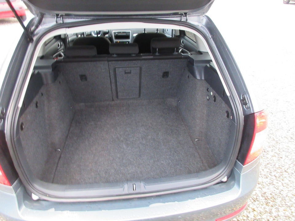 Skoda Octavia 1,6 TDi 105 Ambiente Combi 5d