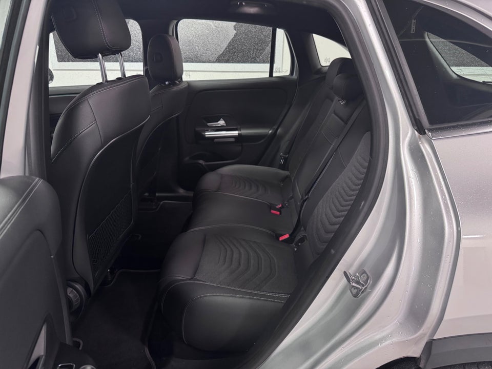Mercedes EQA350 4Matic 5d