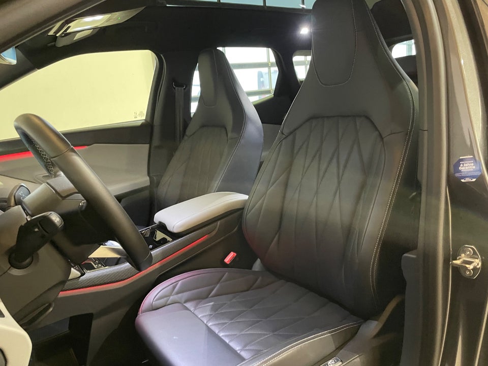 Ford Explorer 82 Premium Extended Range 5d