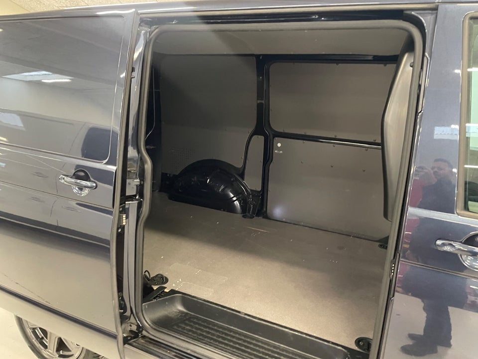 VW Transporter 2,0 TDi 199 Kassevogn DSG kort
