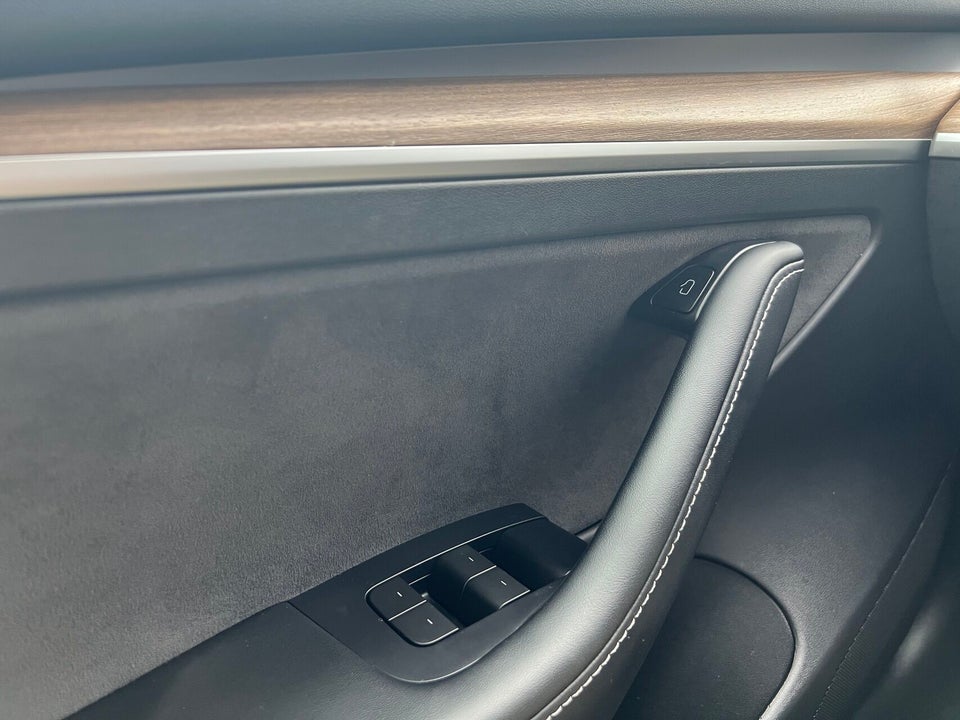 Tesla Model 3 Long Range AWD 4d