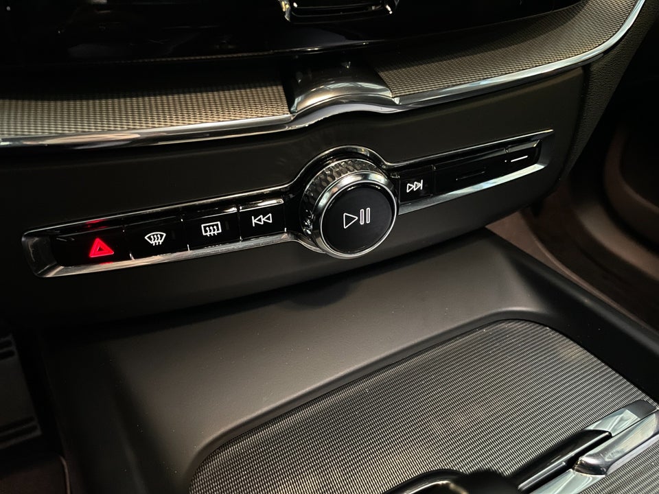 Volvo XC60 2,0 T6 ReCharge R-Design aut. AWD 5d