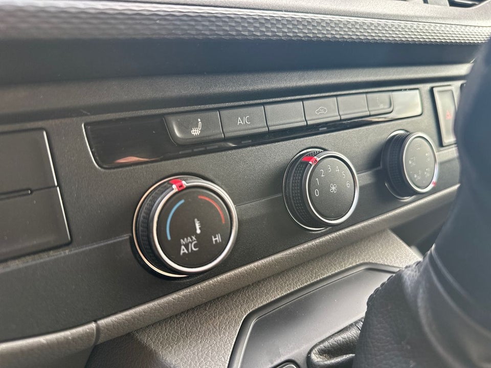 VW Transporter 2,0 TDi 150 Kassevogn DSG kort