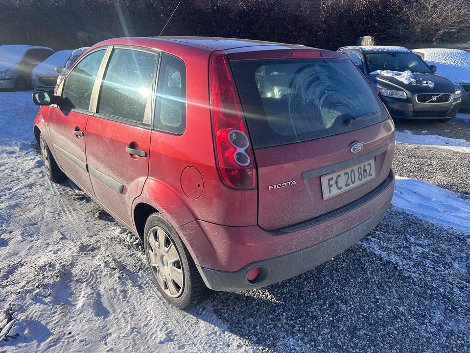 Ford Fiesta 1,3 Ambiente 5d