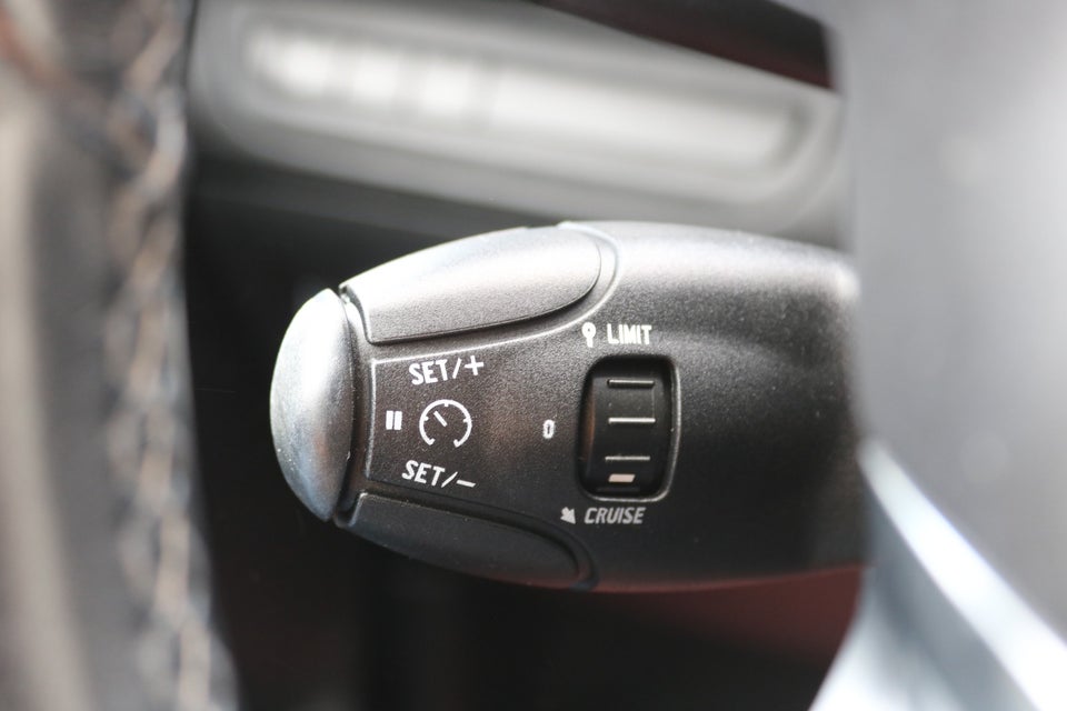 Peugeot 2008 1,6 BlueHDi 100 Allure 5d