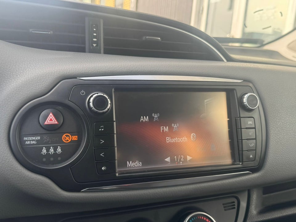 Toyota Yaris 1,0 VVT-i T2 Premium 5d