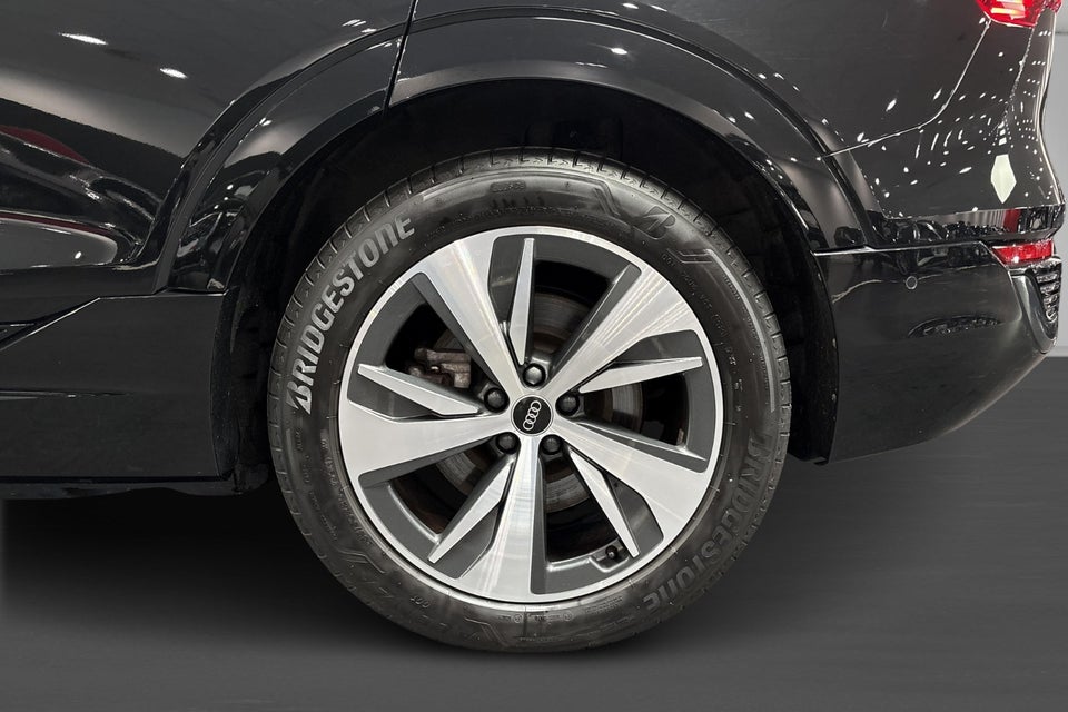 Audi Q8 e-tron 50 S-line quattro 5d