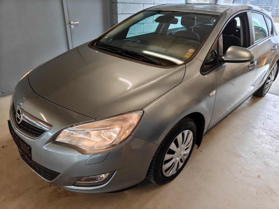 Opel Astra 1,6 Enjoy 5d