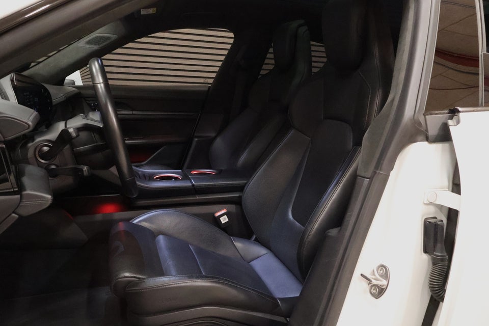 Porsche Taycan Turbo Performance+  4d