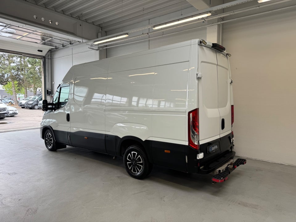 Iveco Daily 2,3 35S16 12m³ Van AG8