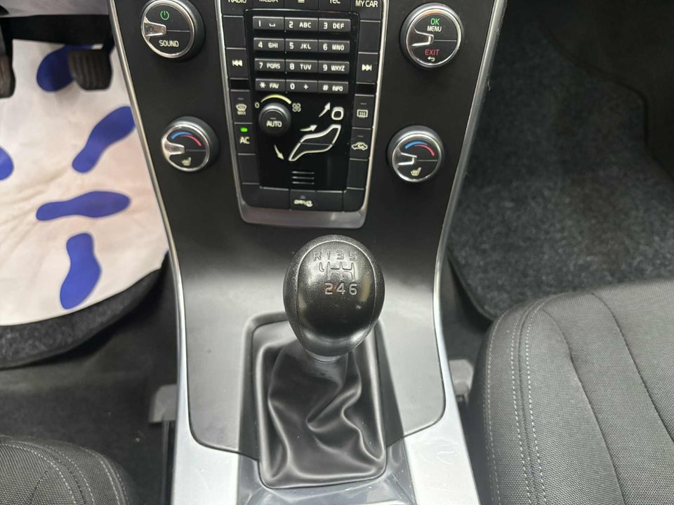 Volvo V60 1,6 DRIVe Momentum 5d