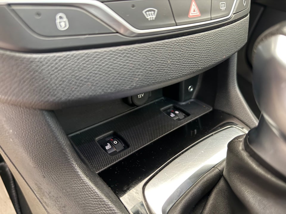 Peugeot 308 1,6 BlueHDi 120 Style Sky EAT6 5d