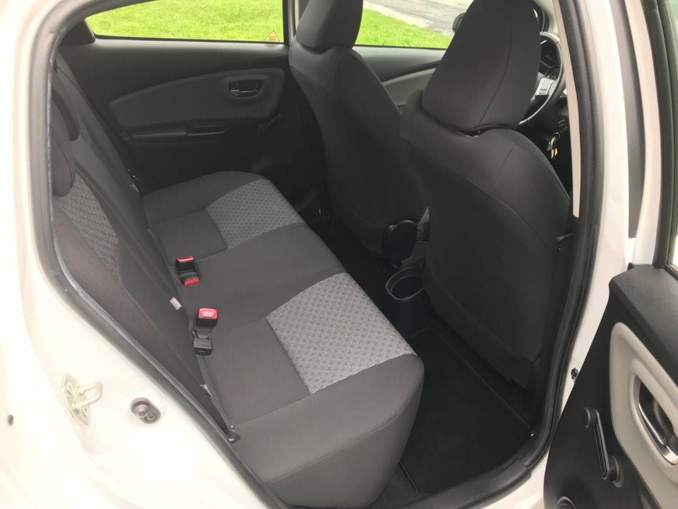 Toyota Yaris 1,3 VVT-i T2 5d