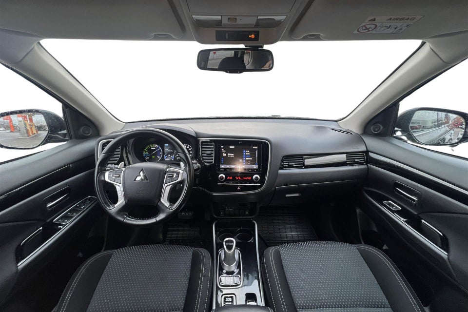Mitsubishi Outlander 2,4 PHEV Invite CVT 4WD 5d