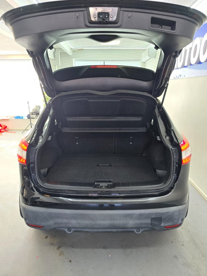 Nissan Qashqai 1,6 Dig-T 163 Tekna 5d