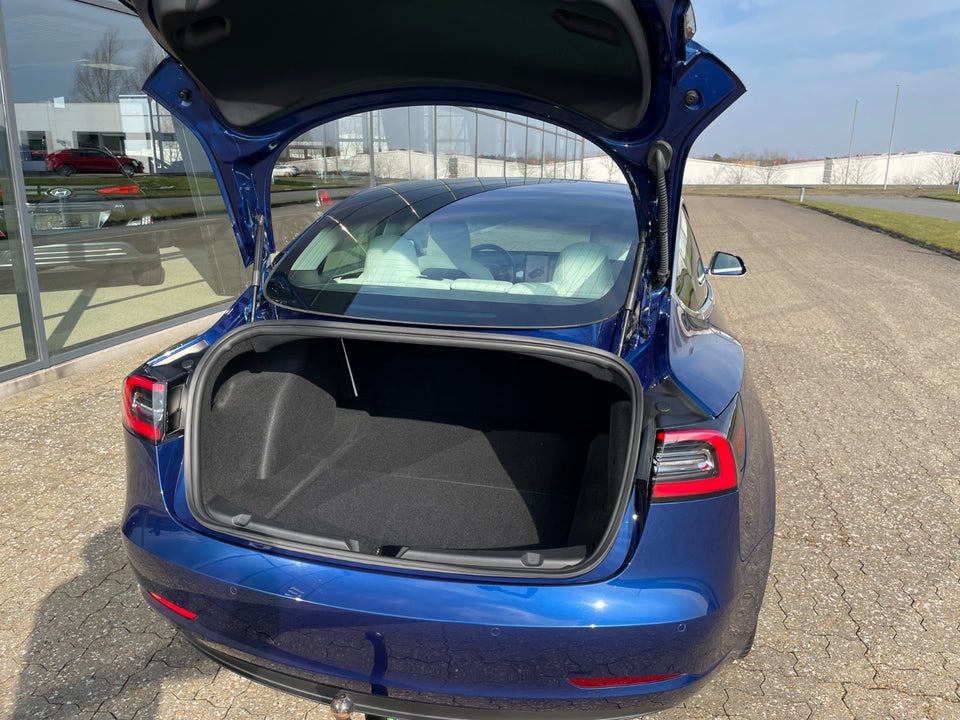 Tesla Model 3 Standard Range+ RWD 4d