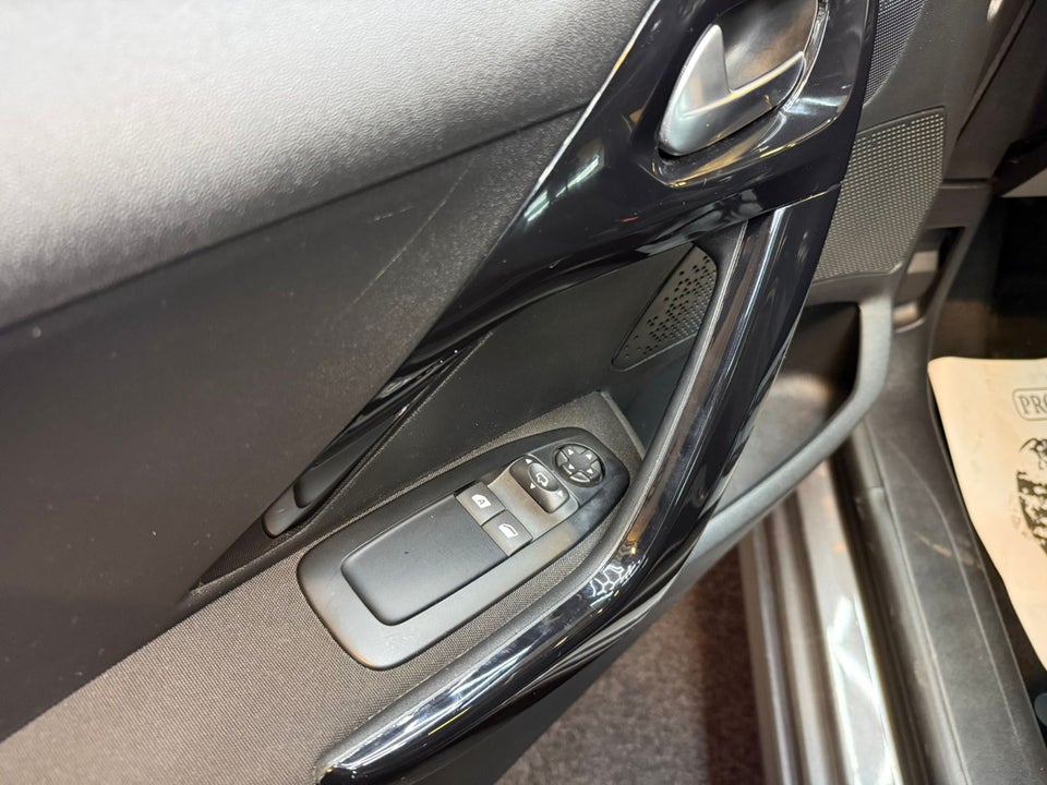 Peugeot 208 1,5 BlueHDi 100 Signature Sky 5d