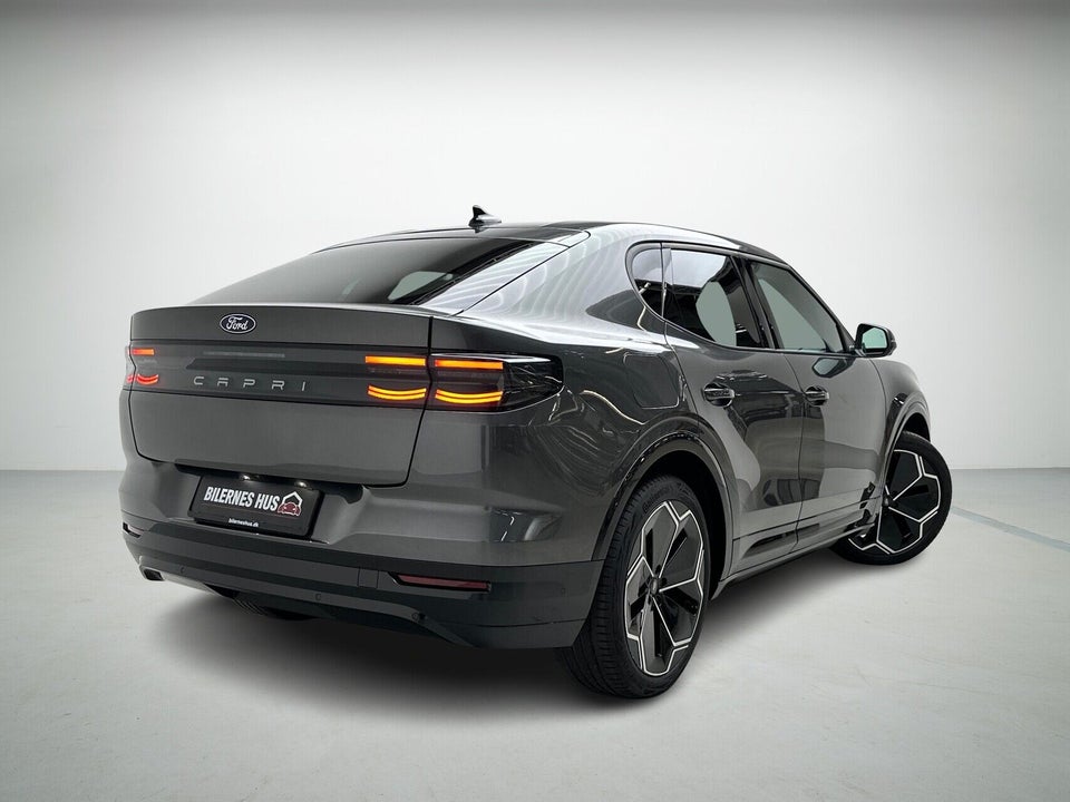 Ford Capri 82 Select Extended Range 5d