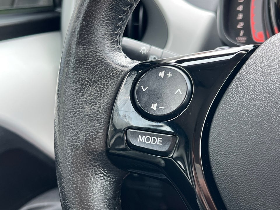 Toyota Aygo 1,0 VVT-i x-play x-shift 5d