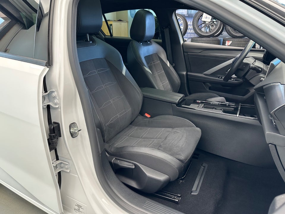 Opel Astra-e 54 Ultimate 5d