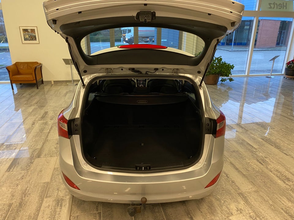 Hyundai i30 1,6 CRDi 110 Comfort CW Eco 5d