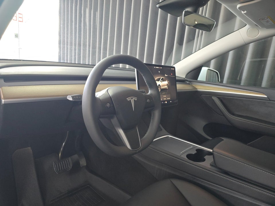 Tesla Model Y RWD 5d