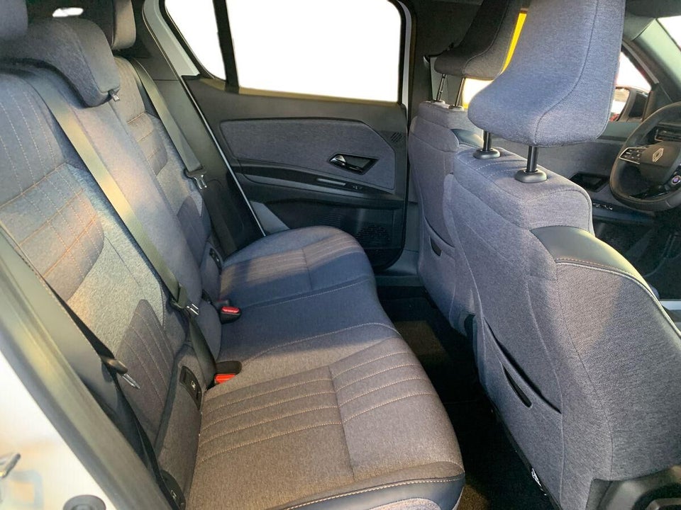 Renault 4 E-Tech 52 Techno 5d