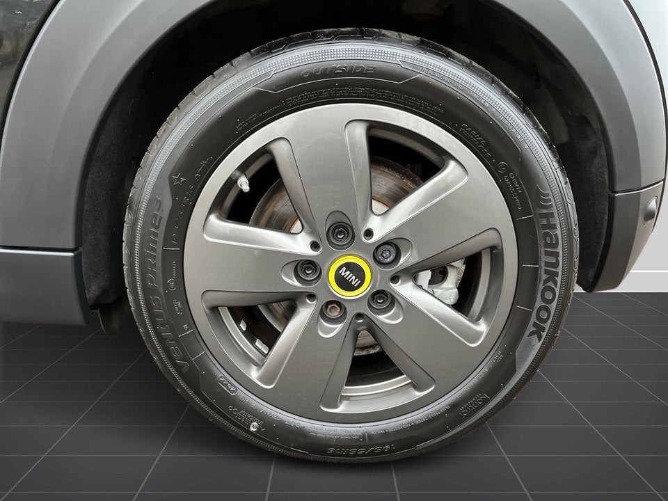 MINI Cooper SE Essential 3d