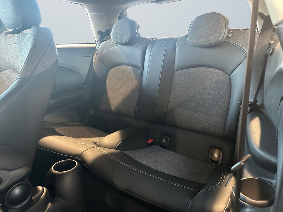 MINI Cooper SE Essential 3d