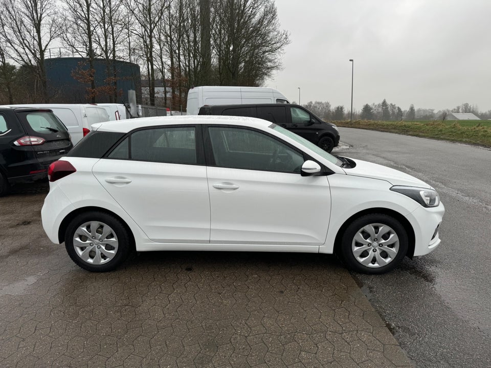 Hyundai i20 1,25 Life Van 5d