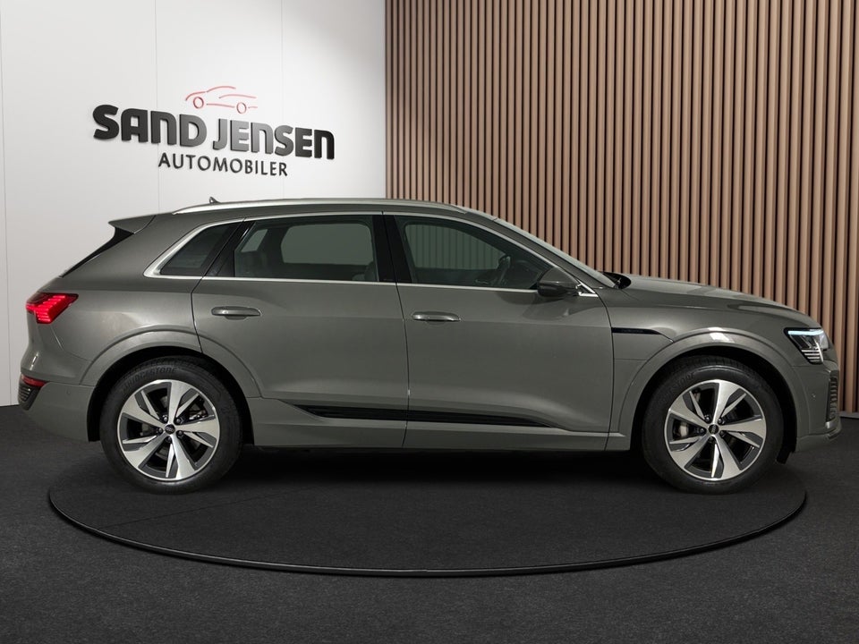 Audi Q8 e-tron 50 S-line quattro 5d