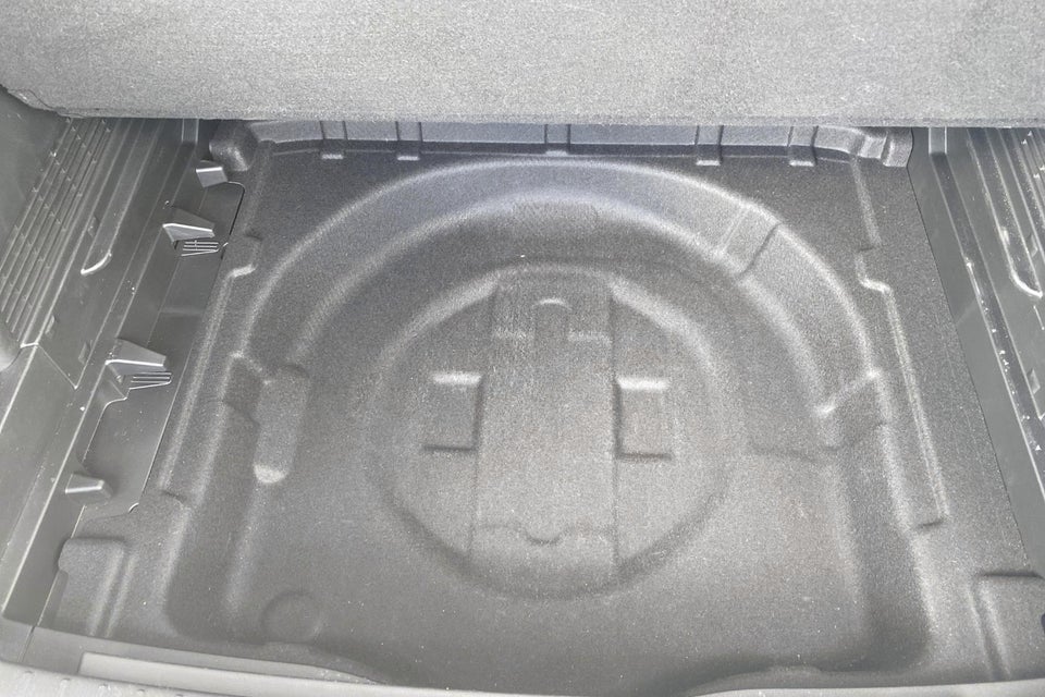Hyundai Kona 48 EV Essential 5d