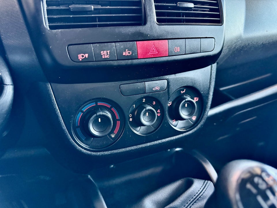 Fiat Doblò Cargo 1,3 MJT Basic L2 4d