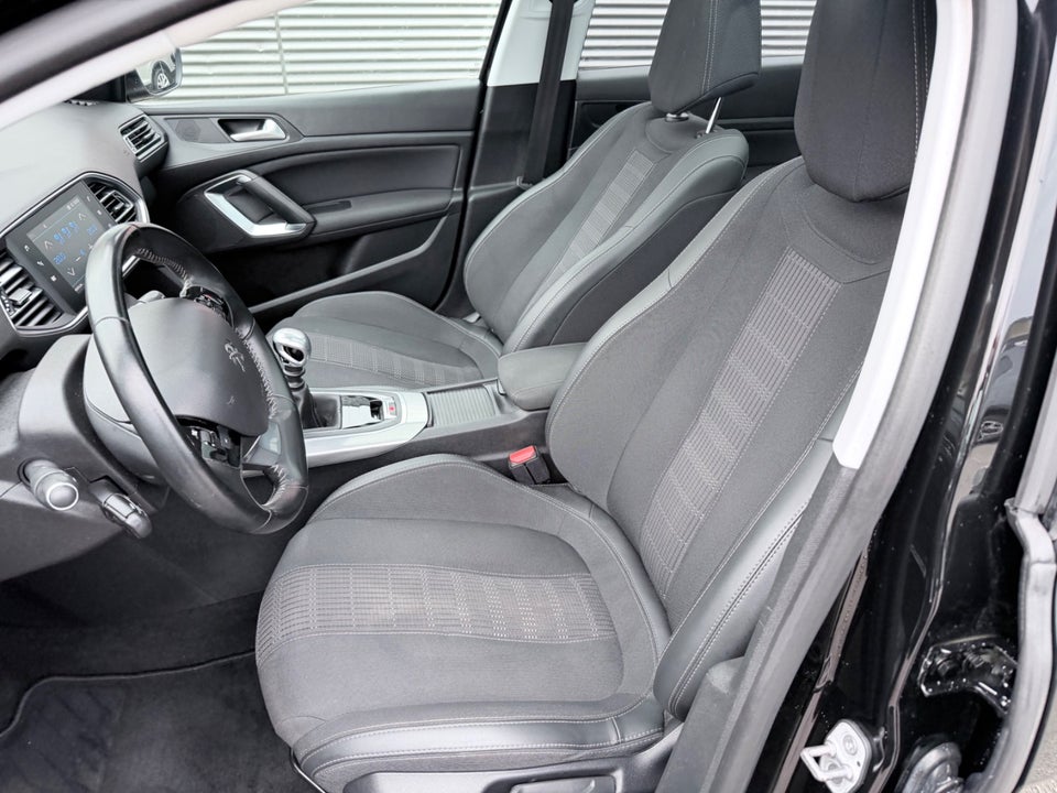 Peugeot 308 1,5 BlueHDi 130 Selection Sky SW 5d