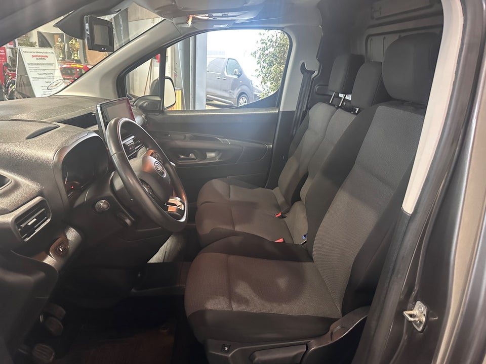 Toyota ProAce City 1,5 D 102 Long Comfort 5d