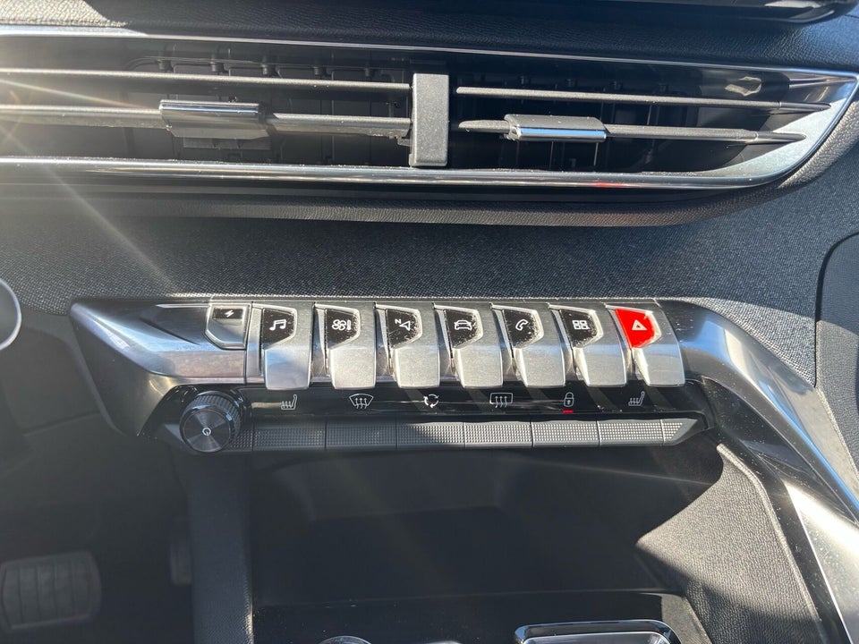 Peugeot 3008 1,6 Hybrid First Selection EAT8 5d