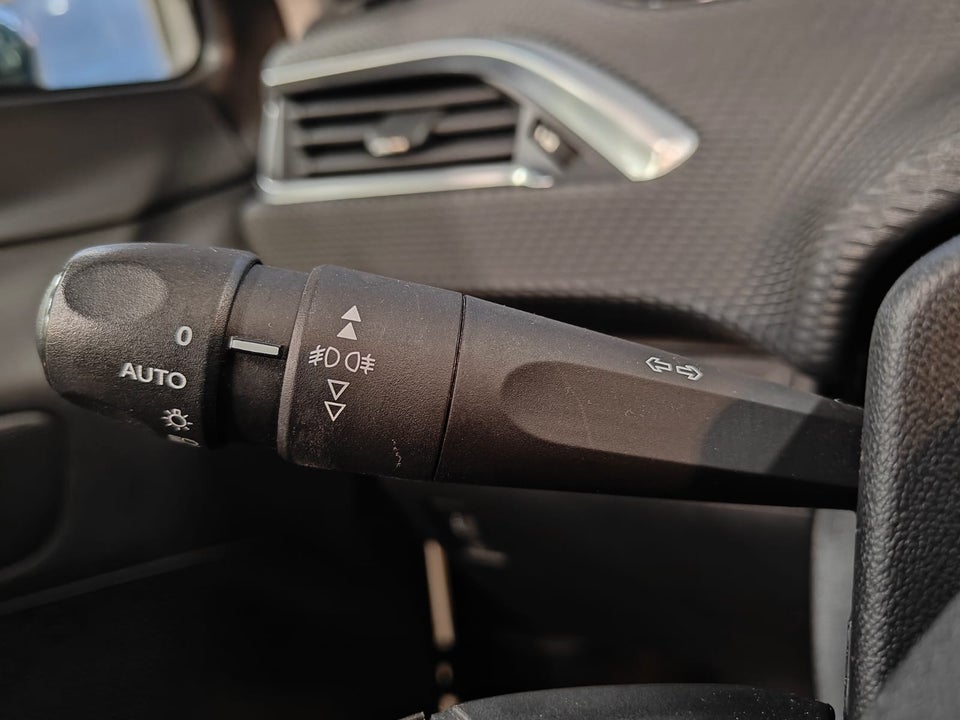 Peugeot 208 1,6 BlueHDi 100 Allure 5d