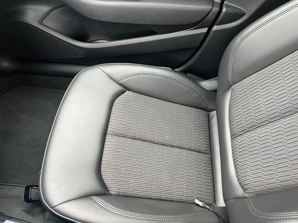 Audi A3 2,0 TDi 150 Ambiente Sportback 5d