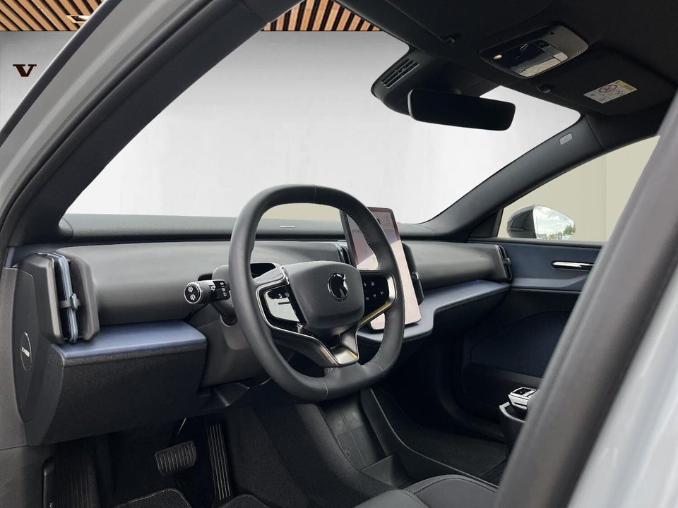 Volvo EX30 Extended Range Plus 5d