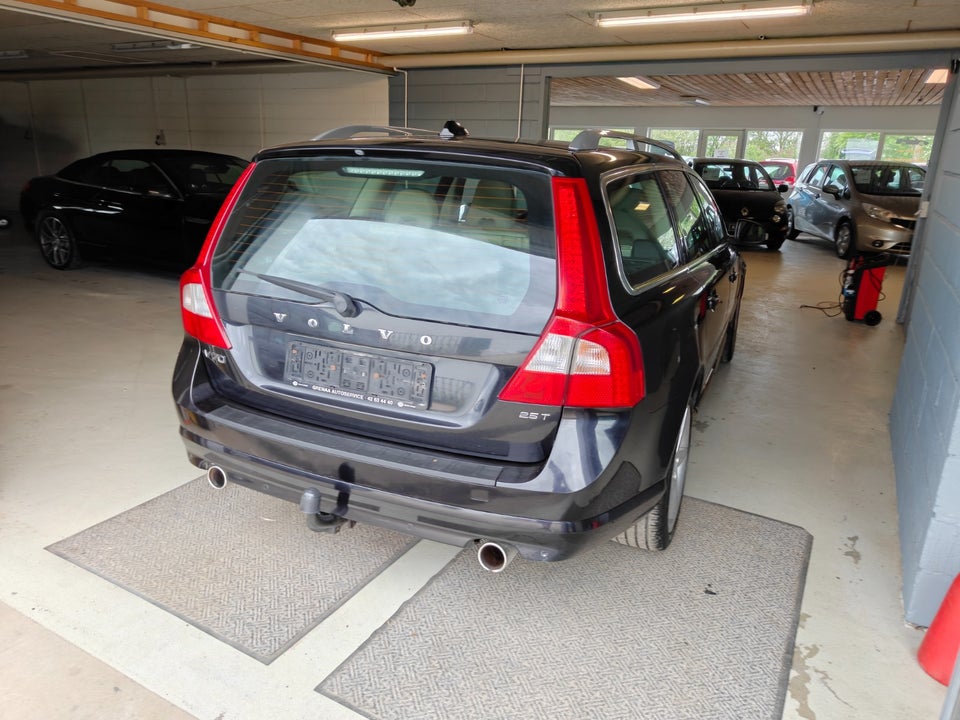 Volvo V70 2,5 T Momentum aut. 5d