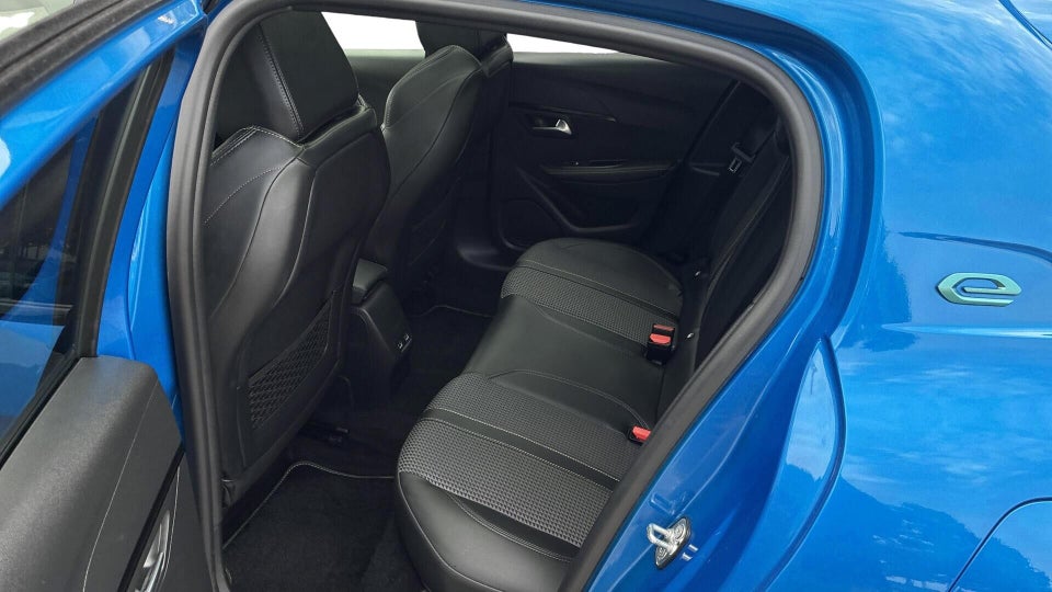 Peugeot e-208 50 GT Sky 5d