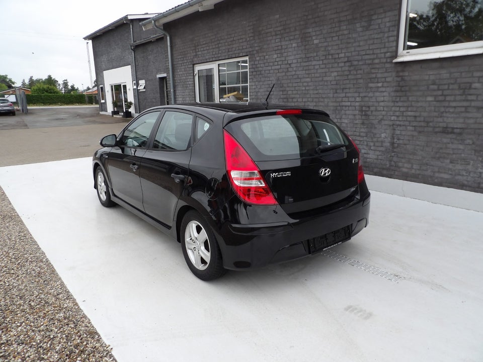 Hyundai i30 1,4 Classic Cool 5d