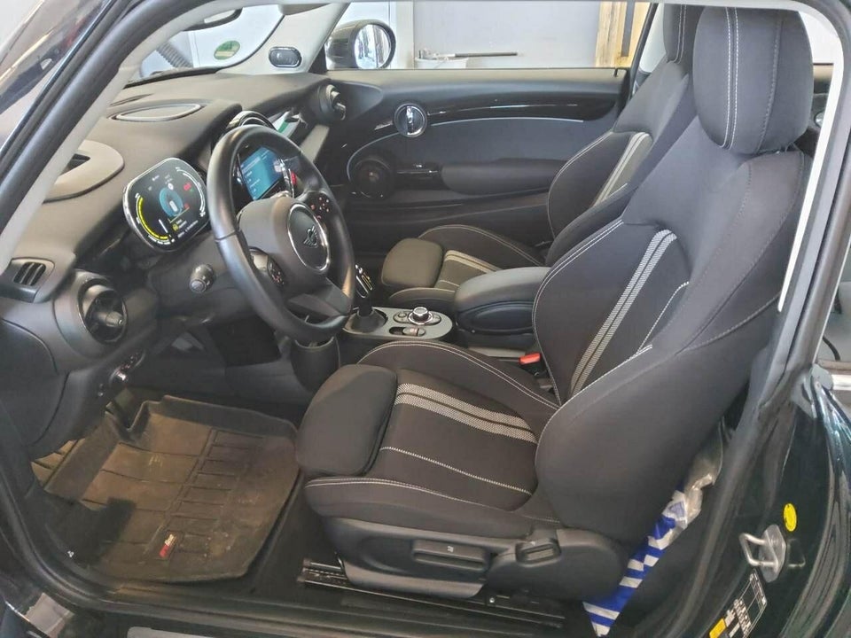 MINI Cooper SE Essential 3d