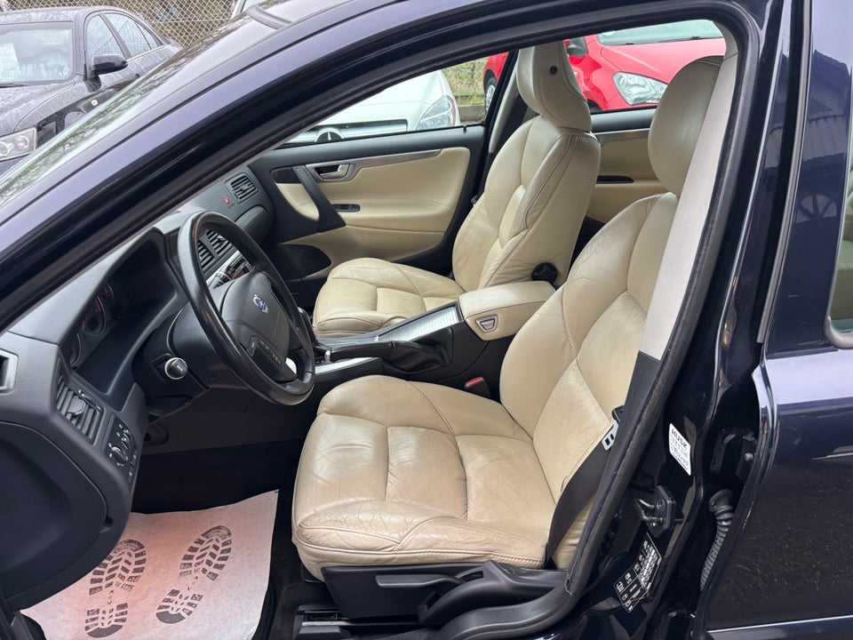 Volvo V70 2,4 140 Momentum aut. 5d