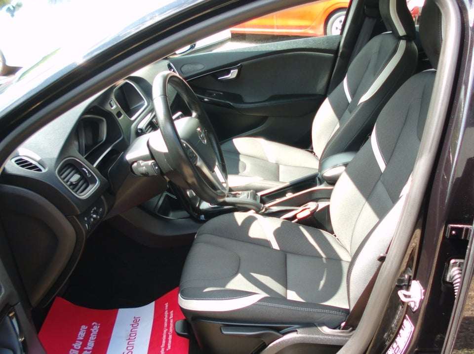 Volvo V40 1,5 T3 152 Momentum aut. 5d