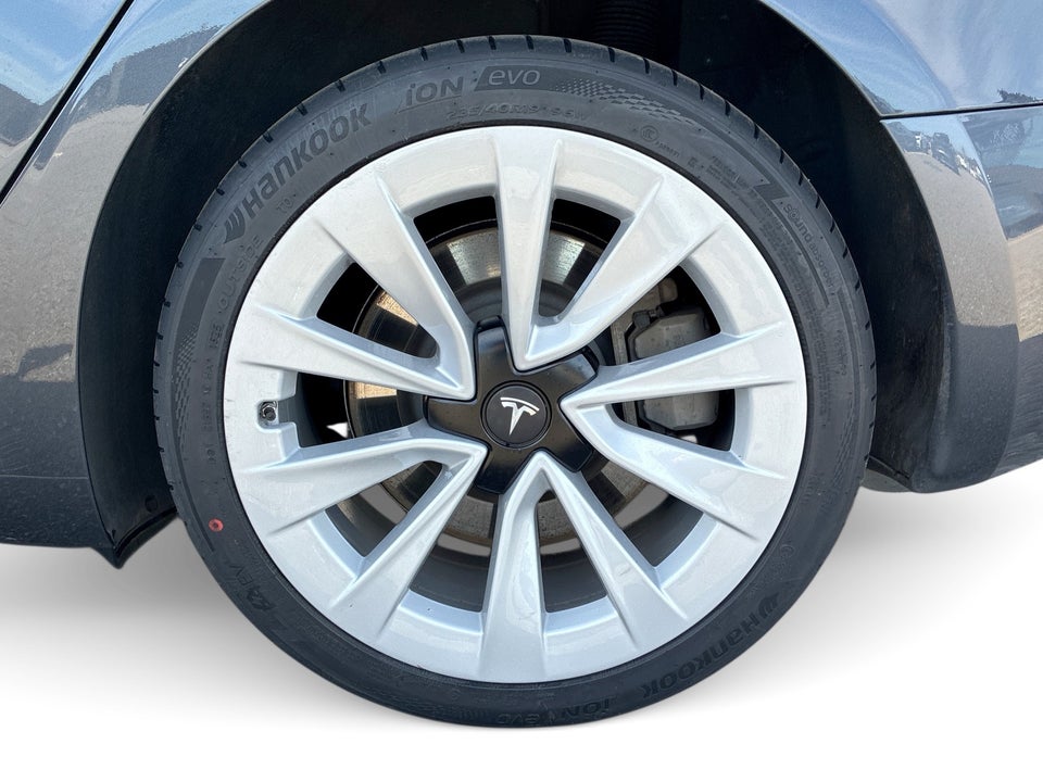 Tesla Model 3 Long Range AWD 4d