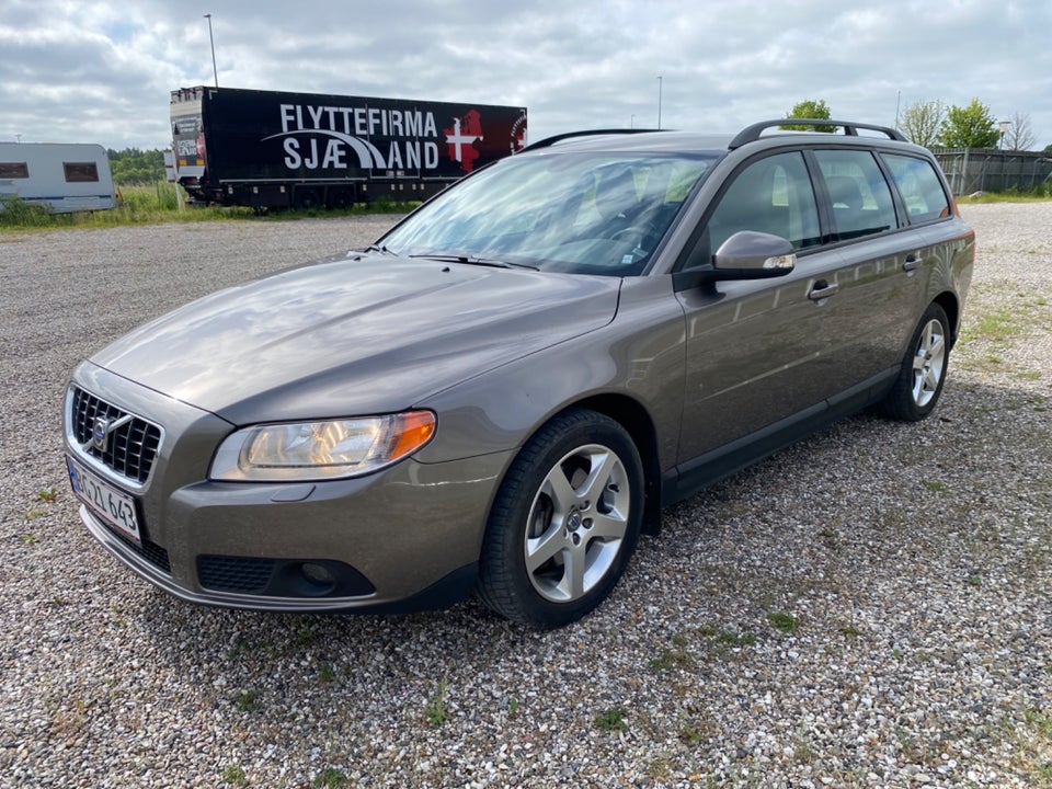 Volvo V70 2,5 T Momentum aut. 5d